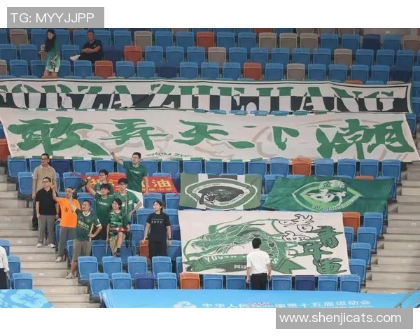 以崇拜足球明星为动力点燃青春梦想奋力追逐绿茵场辉煌 以崇拜足球明星为动力点燃青春梦想奋力追逐绿茵场辉煌