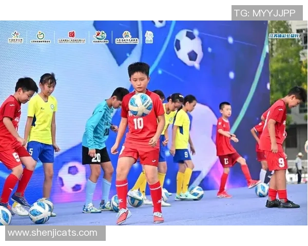 球星风采再现经典足球小将真实绿茵对决震撼上演 球星风采再现经典足球小将真实绿茵对决震撼上演