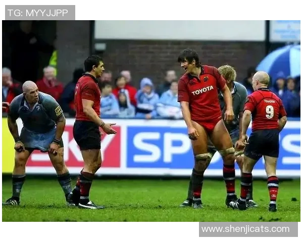 足球场上犯二黑人球星的幽默瞬间与球迷互动背后的故事